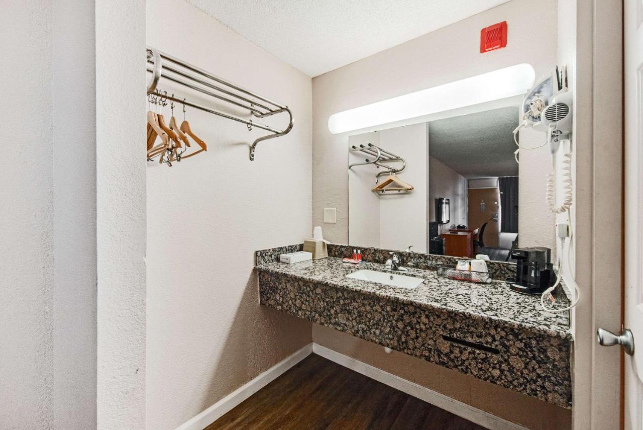 Econo Lodge Inn & Suites Near Bricktown Oklahoma Dış mekan fotoğraf